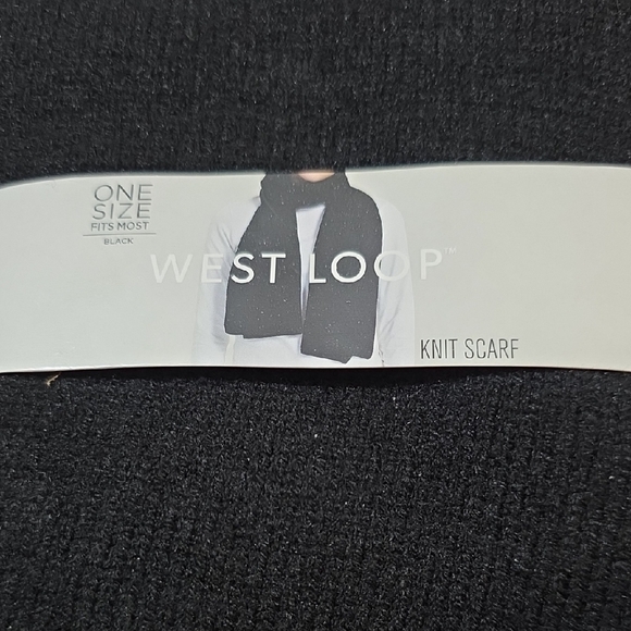 West Loop Classic Black Knit Scarf - Picture 5 of 6